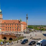 Heart Of The Old Town Royal By Renters Apartment