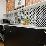Heart Of The Old Town Royal By Renters Apartment *