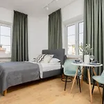 Heart Of The Old Town Royal By Renters Apartment