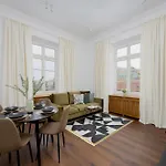 Heart Of The Old Town Royal By Renters