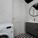 Heart Of The Old Town Royal By Renters *