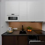 Heart Of The Old Town Royal By Renters Apartment