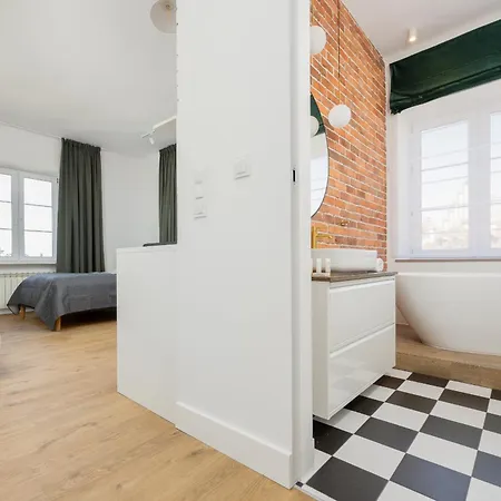 Heart Of The Old Town Royal By Renters