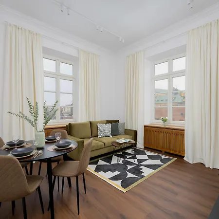 Heart Of The Old Town Royal By Renters