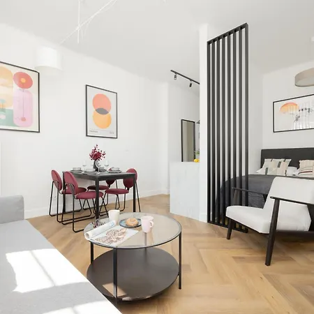 Heart Of The Old Town Royal By Renters