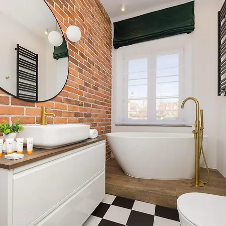 Heart Of The Old Town Royal By Renters