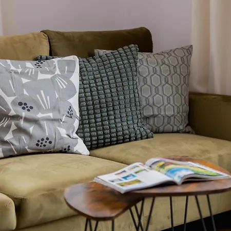 Heart Of The Old Town Royal By Renters Apartament